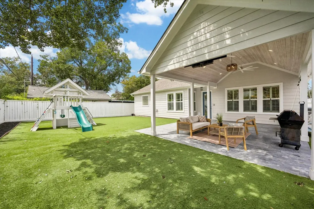 1235 Thornton Road Houston, TX 77018