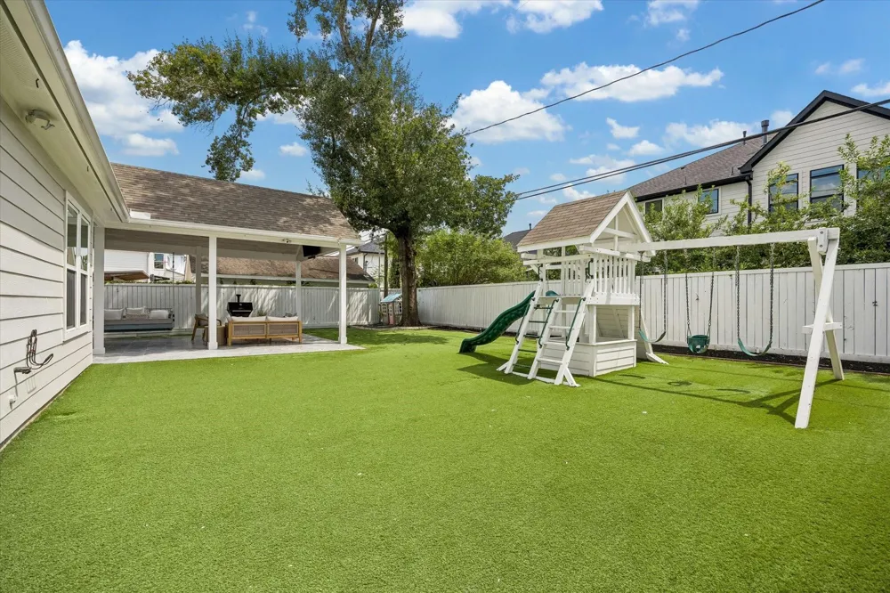 1235 Thornton Road Houston, TX 77018