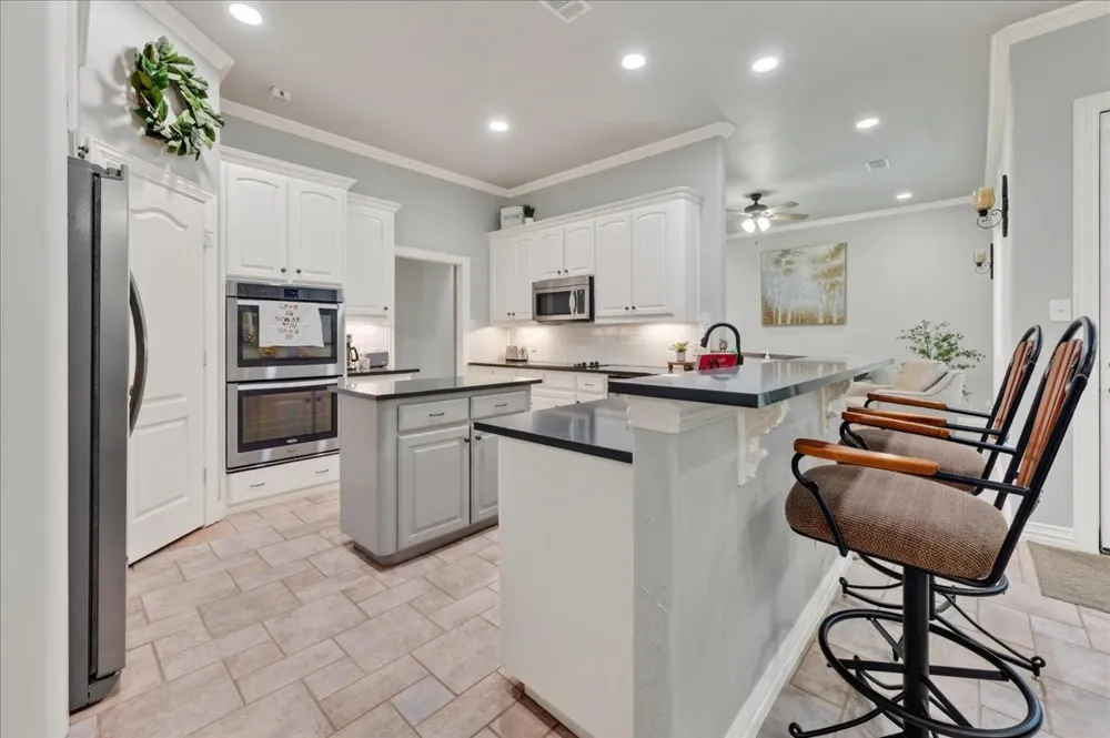 9116 Edgemont Drive North Richland Hills, TX 76182