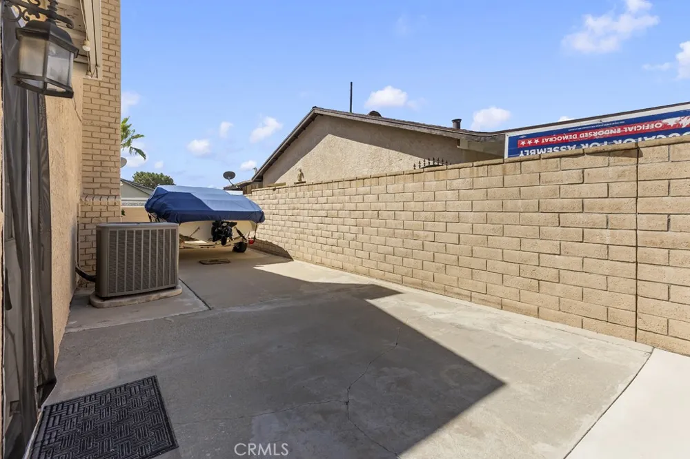15670 Jackson Fontana, CA 92336
