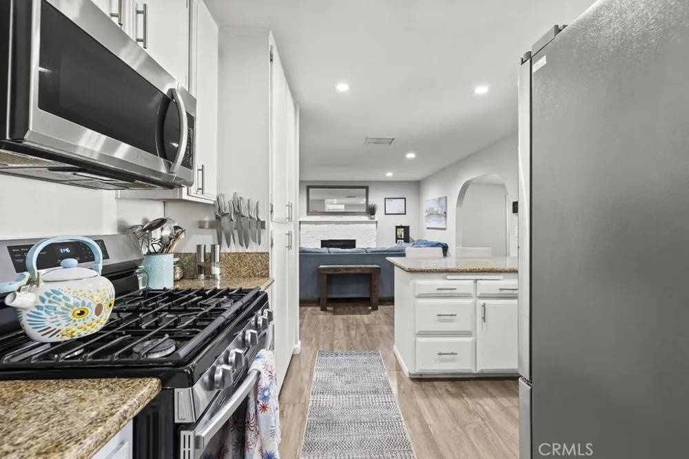 15670 Jackson Fontana, CA 92336