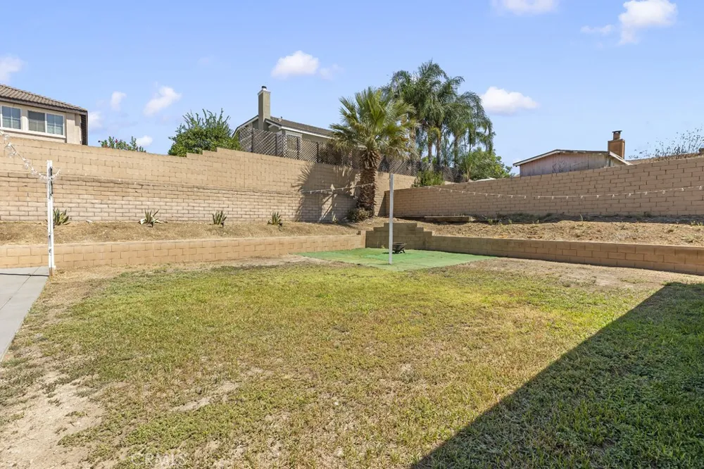 15670 Jackson Fontana, CA 92336