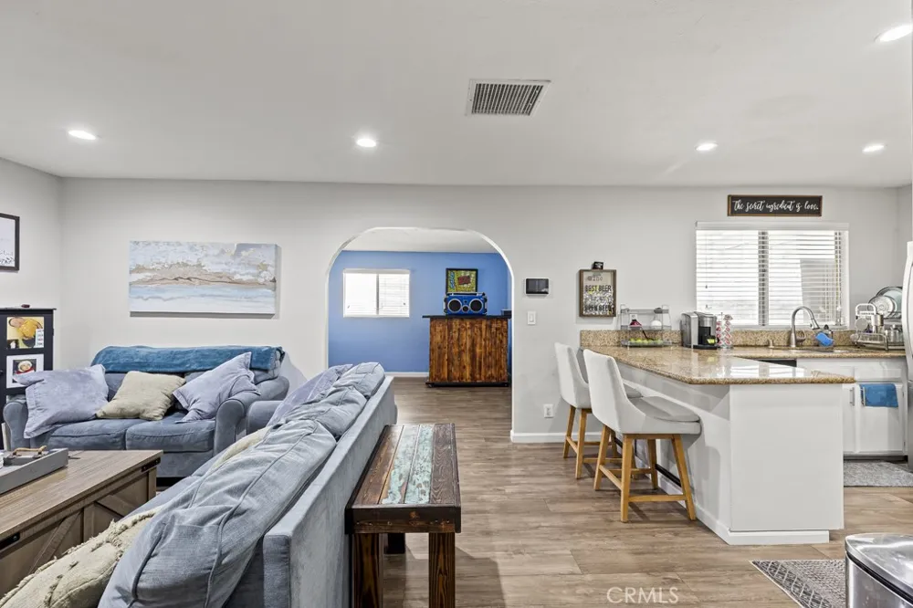 15670 Jackson Fontana, CA 92336