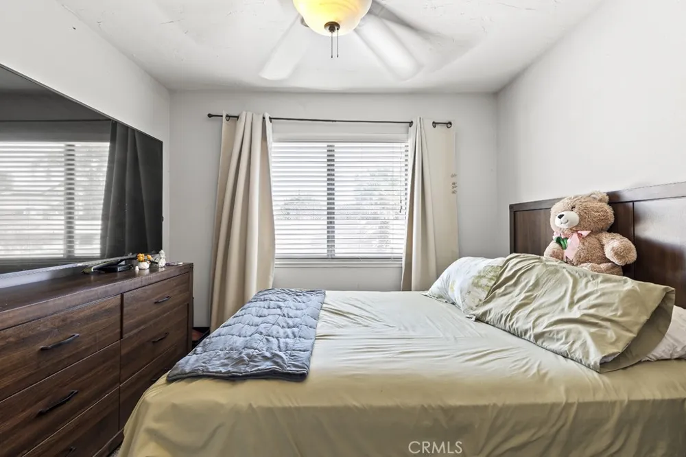 15670 Jackson Fontana, CA 92336