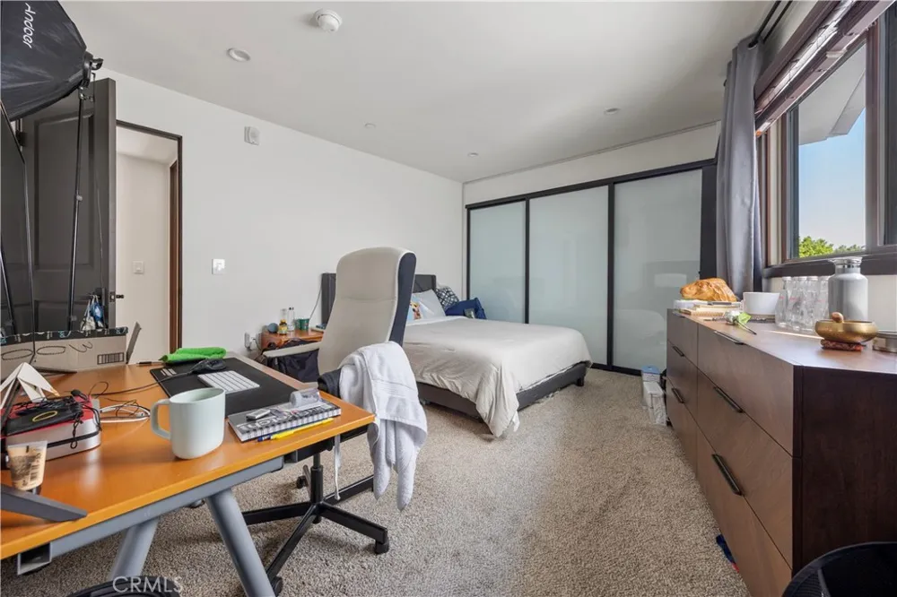 853 S Lucerne #306 Los Angeles, CA 90005