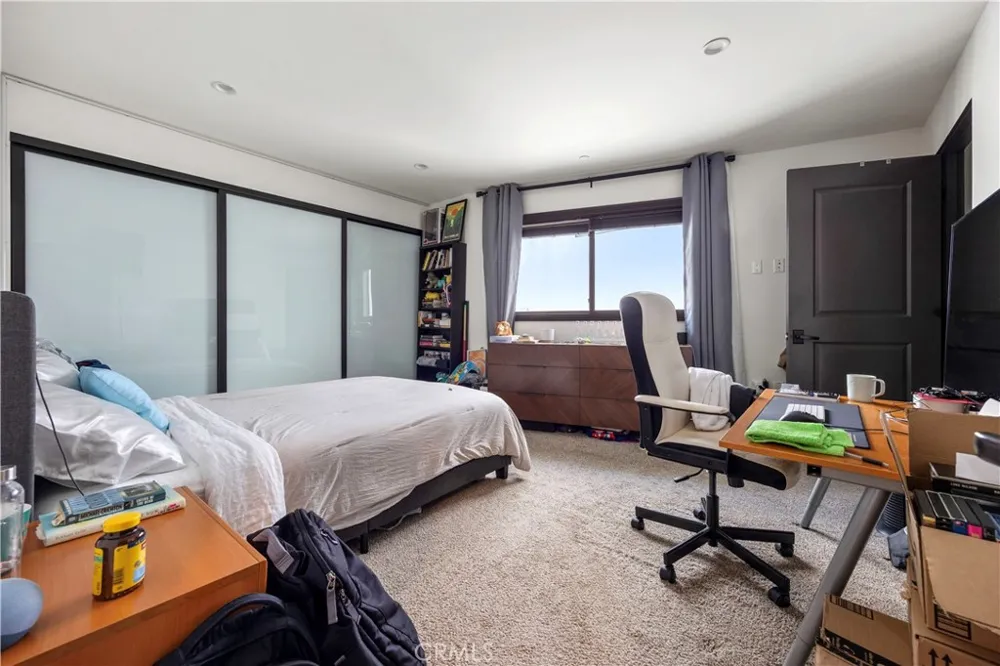 853 S Lucerne #306 Los Angeles, CA 90005