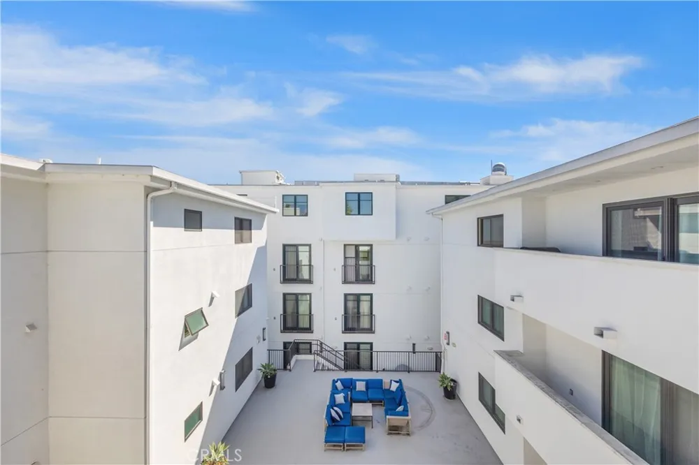 853 S Lucerne #306 Los Angeles, CA 90005