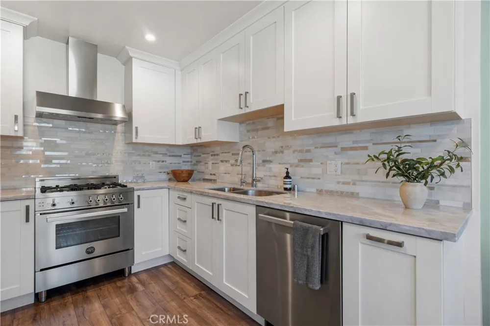 853 S Lucerne #306 Los Angeles, CA 90005