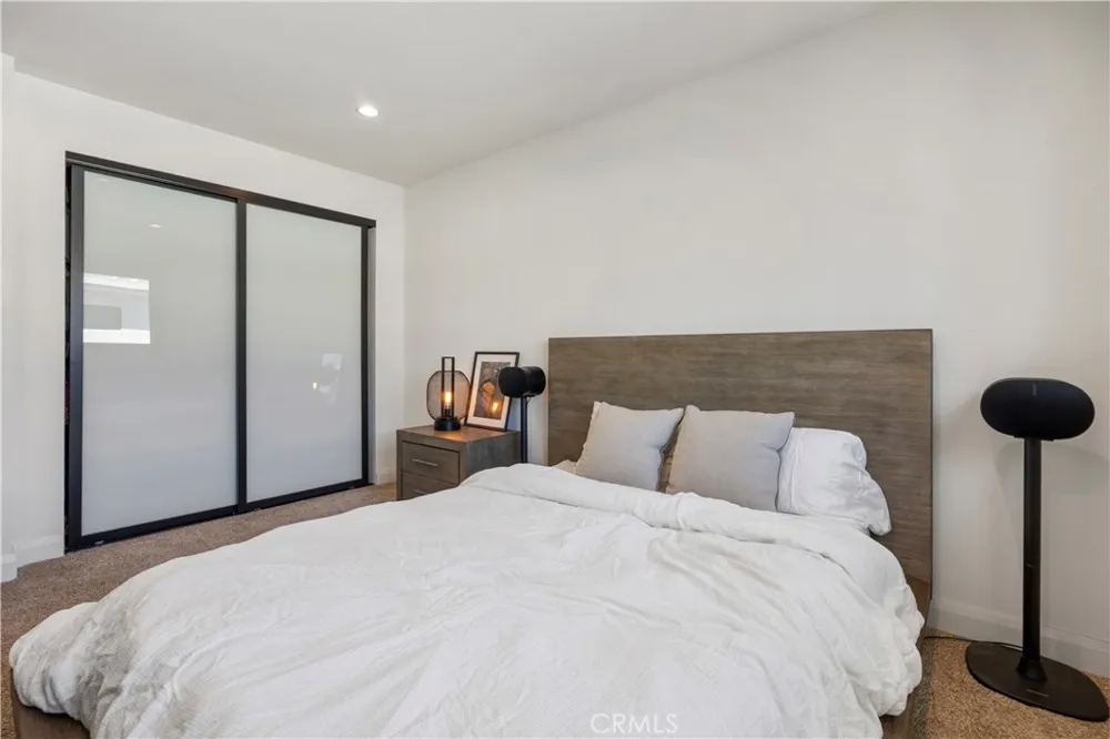 853 S Lucerne #306 Los Angeles, CA 90005