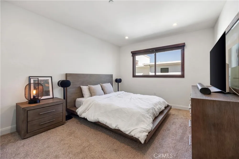 853 S Lucerne #306 Los Angeles, CA 90005