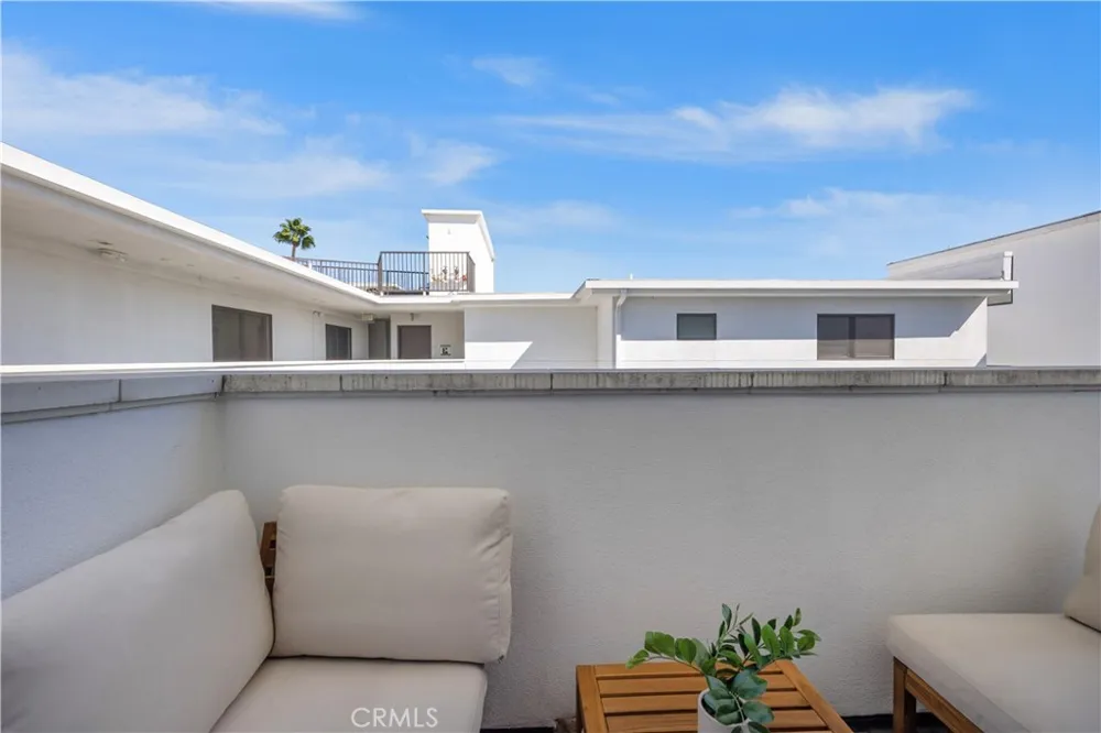 853 S Lucerne #306 Los Angeles, CA 90005