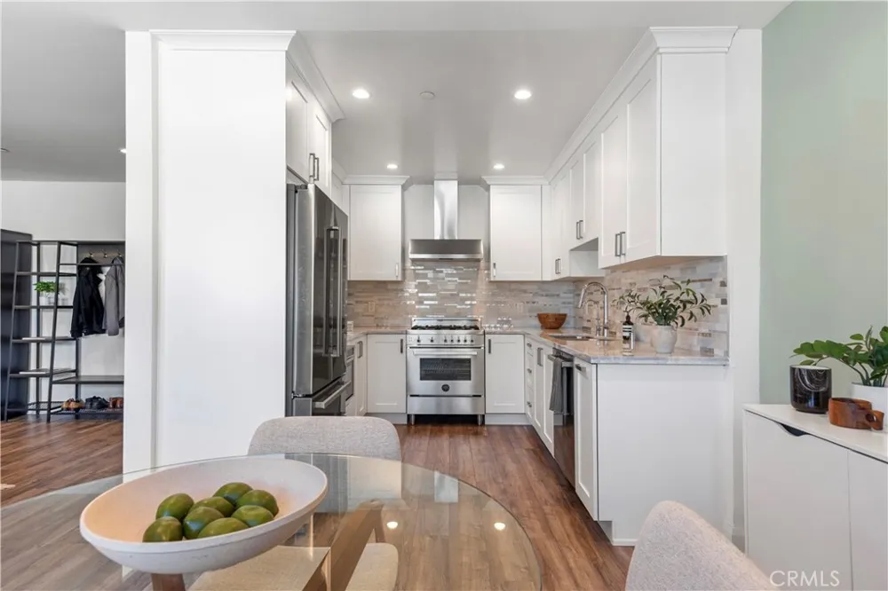 853 S Lucerne #306 Los Angeles, CA 90005