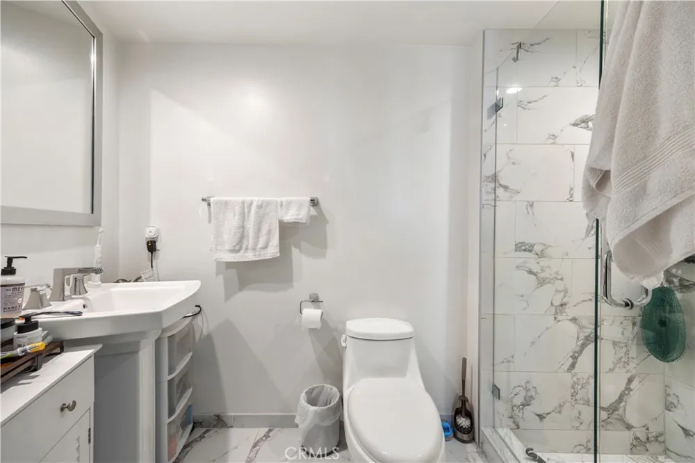 853 S Lucerne #306 Los Angeles, CA 90005