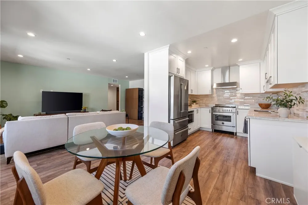 853 S Lucerne #306 Los Angeles, CA 90005