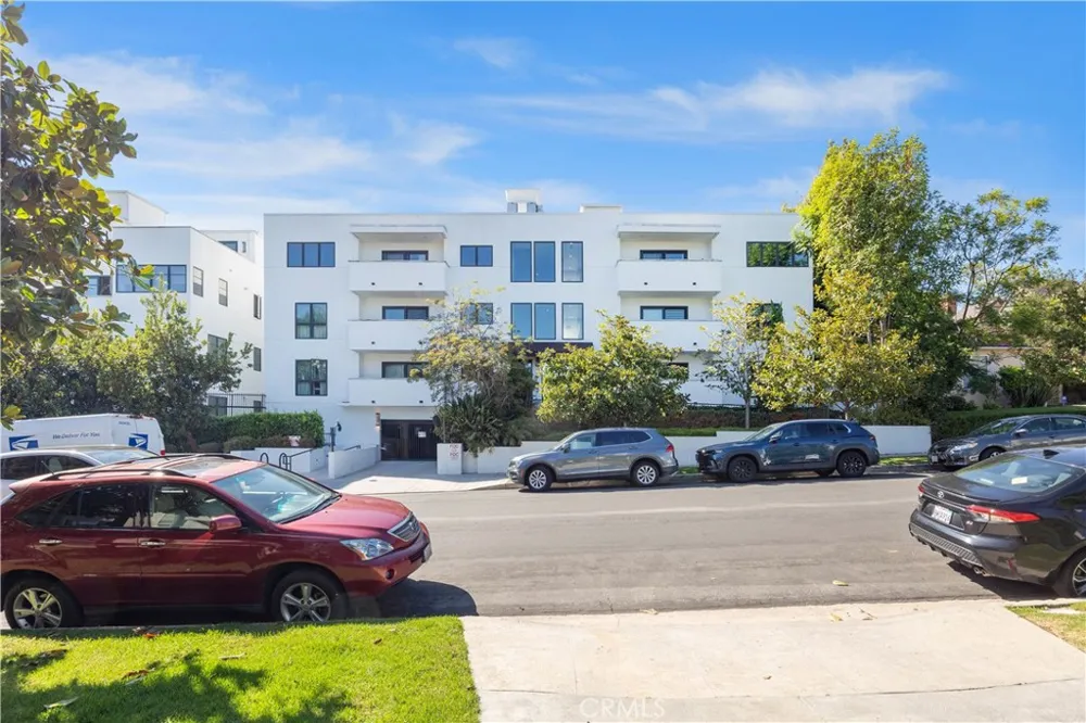 853 S Lucerne #306 Los Angeles, CA 90005