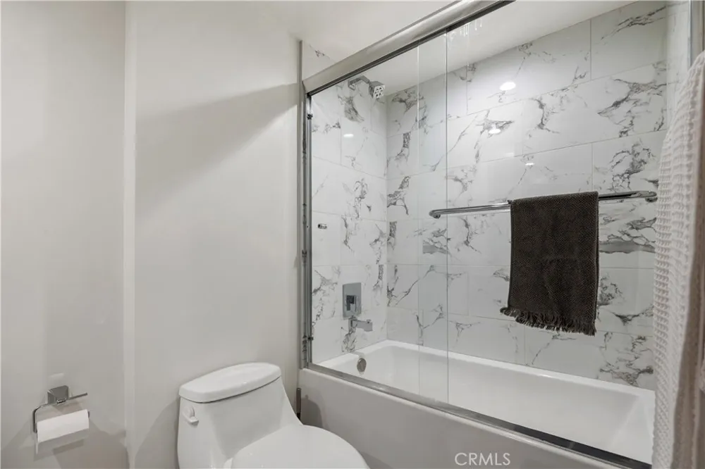 853 S Lucerne #306 Los Angeles, CA 90005