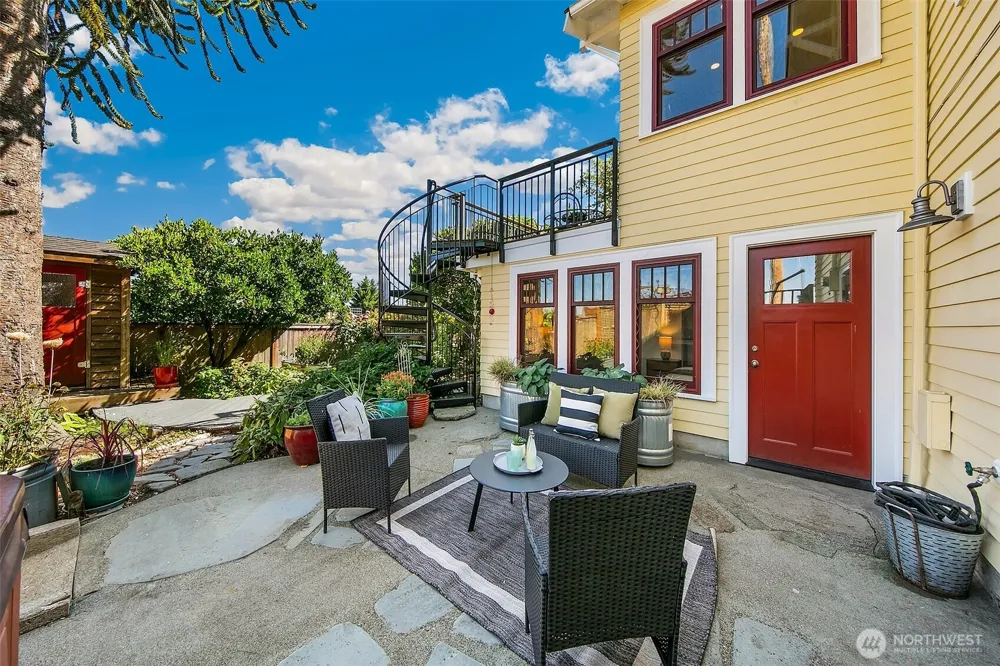 2502 18th Avenue S Seattle, WA 98144