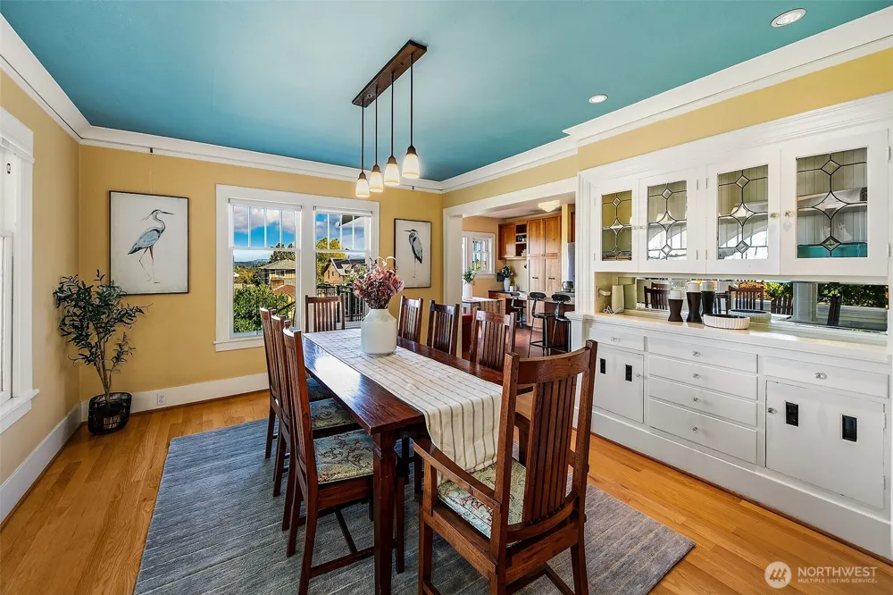 2502 18th Avenue S Seattle, WA 98144