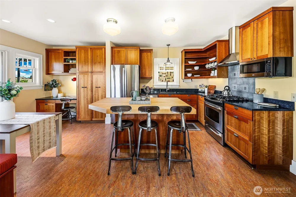 2502 18th Avenue S Seattle, WA 98144