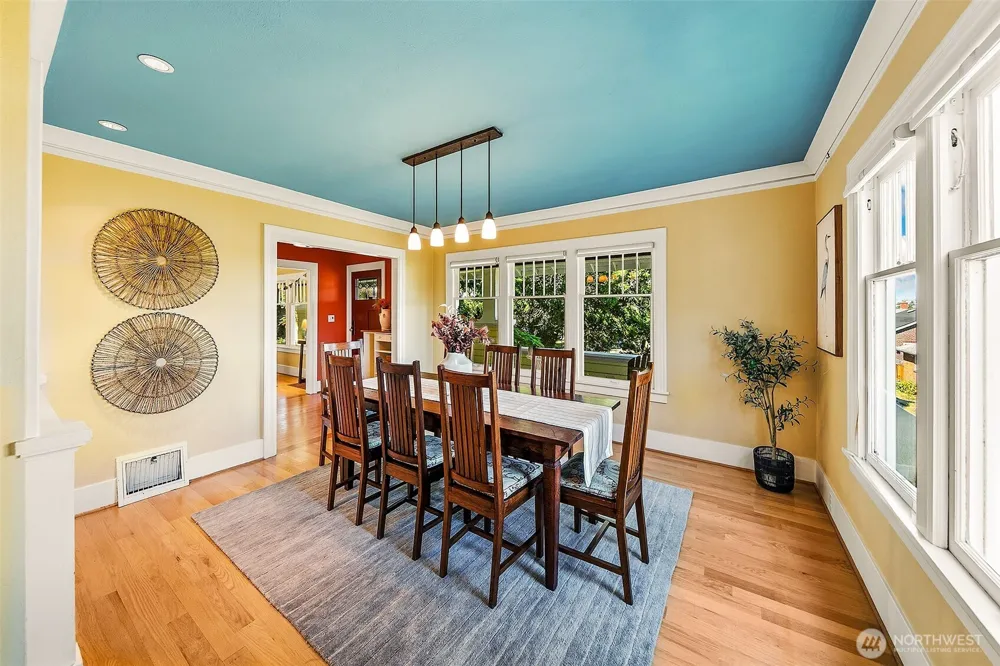 2502 18th Avenue S Seattle, WA 98144