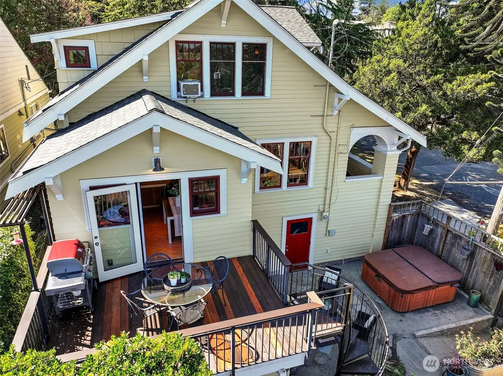 2502 18th Avenue S Seattle, WA 98144