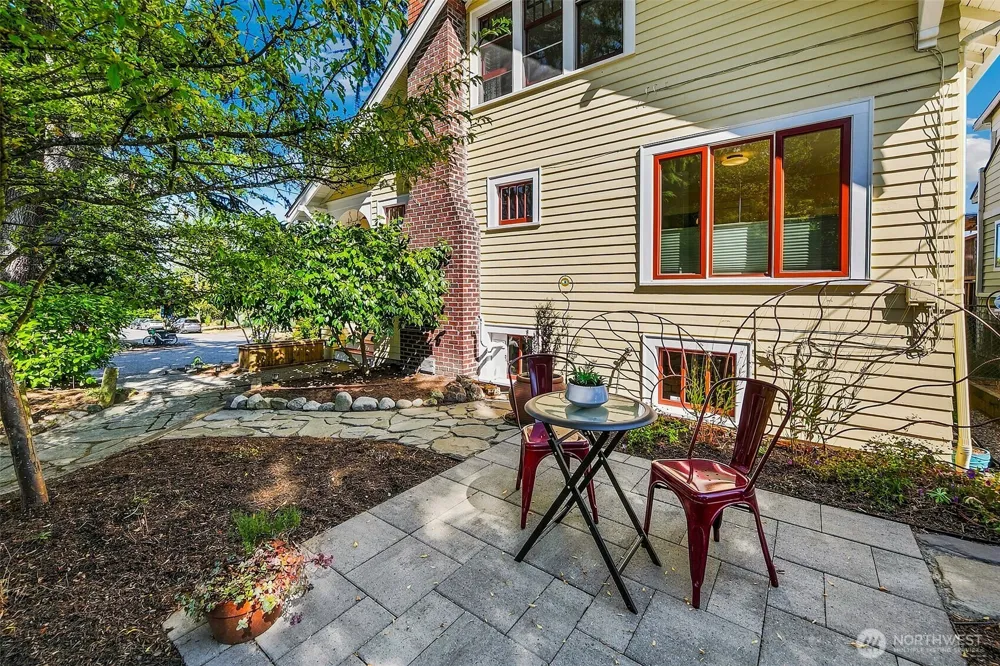 2502 18th Avenue S Seattle, WA 98144