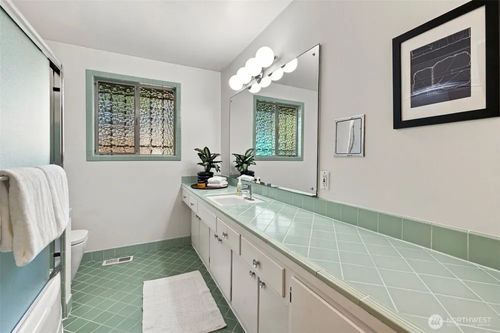 5417 S Orcas Street Seattle, WA 98118