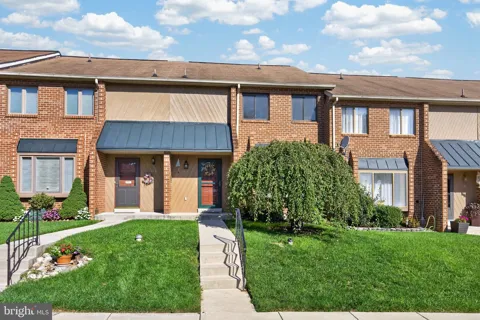 122 PEMBROKE COURT