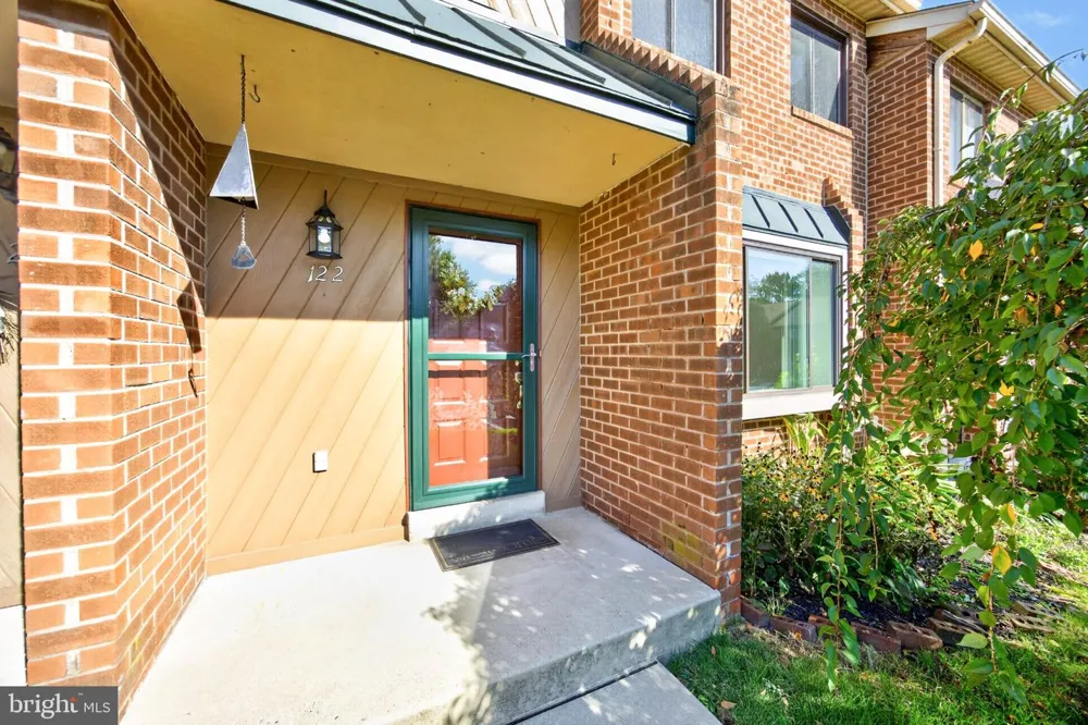 122 PEMBROKE COURT Exton, PA 19341