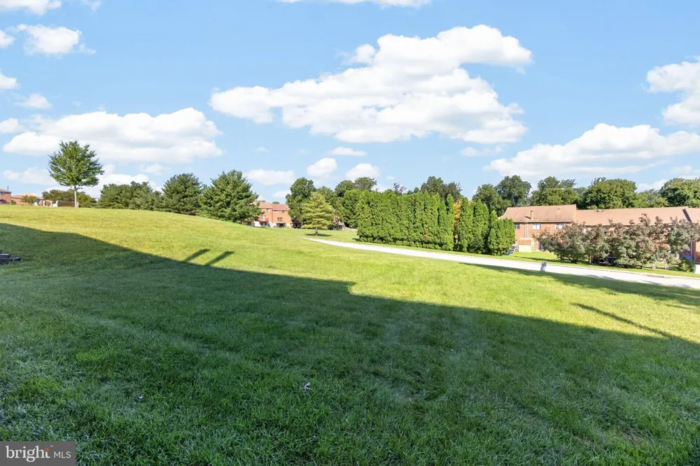 122 PEMBROKE COURT Exton, PA 19341