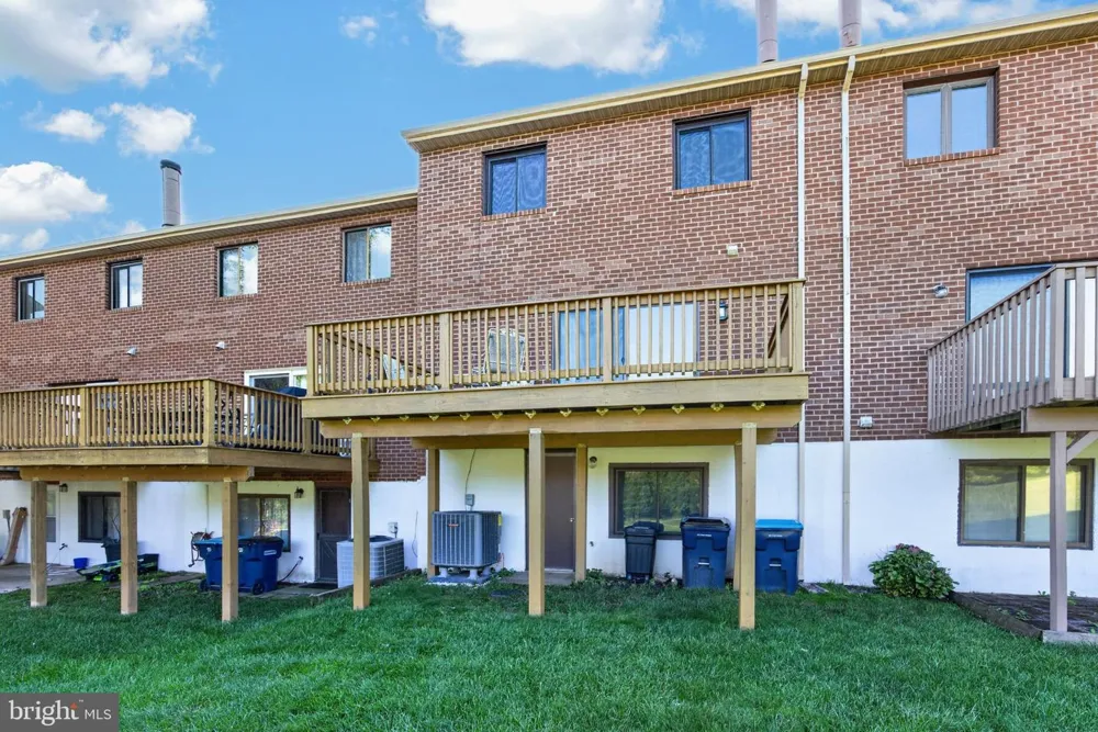 122 PEMBROKE COURT Exton, PA 19341