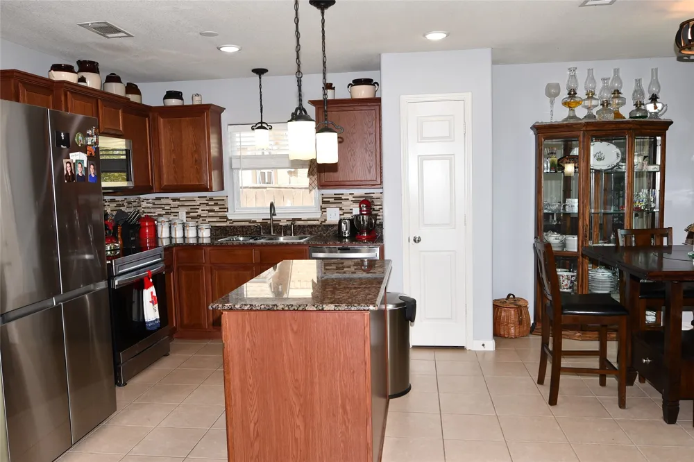 215 Dodge City Trail Newark, TX 76071