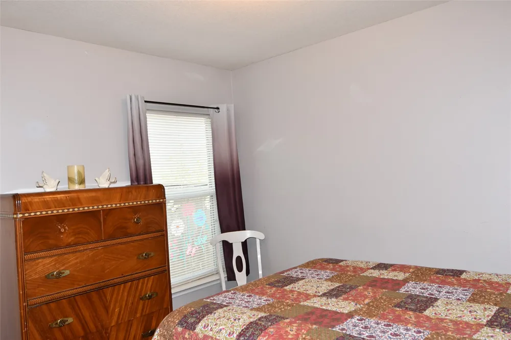 215 Dodge City Trail Newark, TX 76071