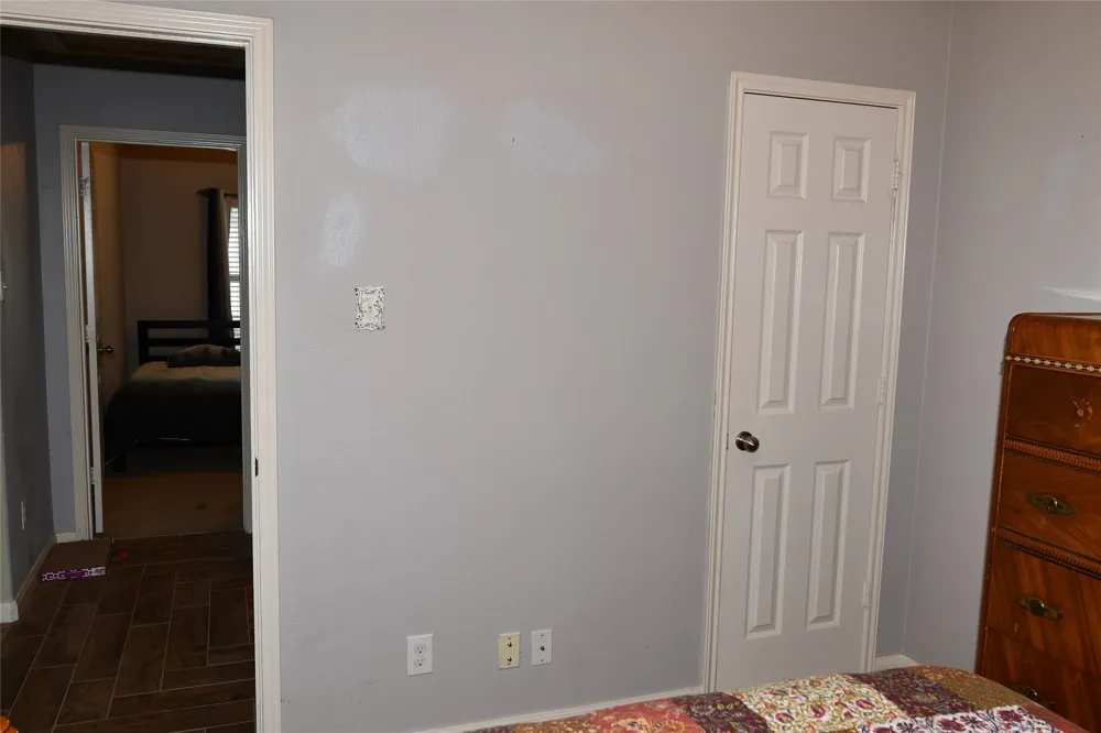 215 Dodge City Trail Newark, TX 76071