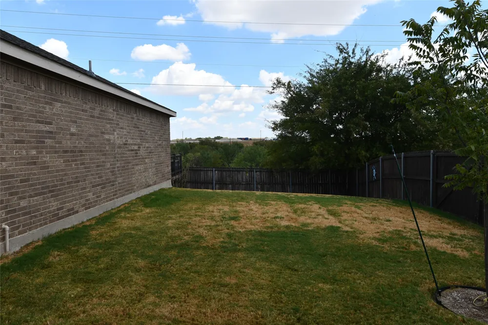 215 Dodge City Trail Newark, TX 76071
