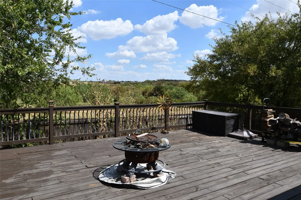 215 Dodge City Trail Newark, TX 76071