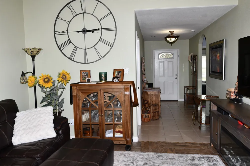 215 Dodge City Trail Newark, TX 76071
