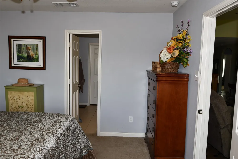 215 Dodge City Trail Newark, TX 76071