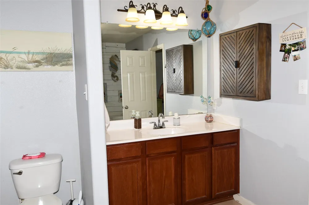 215 Dodge City Trail Newark, TX 76071
