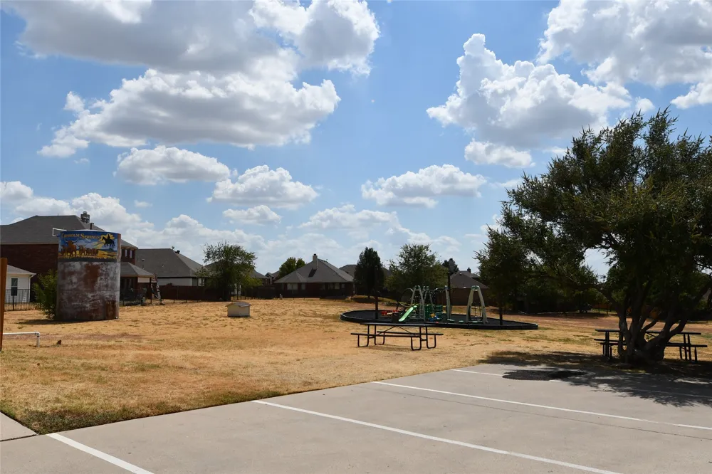 215 Dodge City Trail Newark, TX 76071