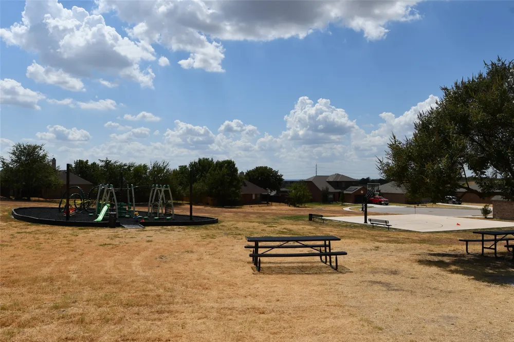 215 Dodge City Trail Newark, TX 76071