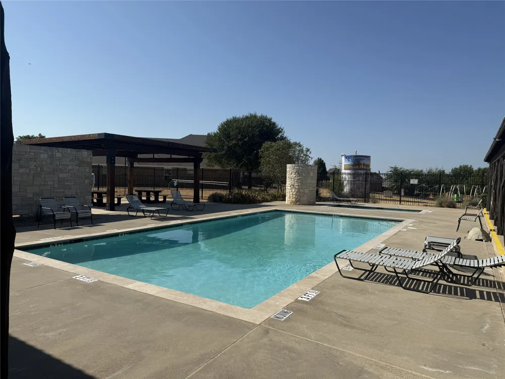 215 Dodge City Trail Newark, TX 76071