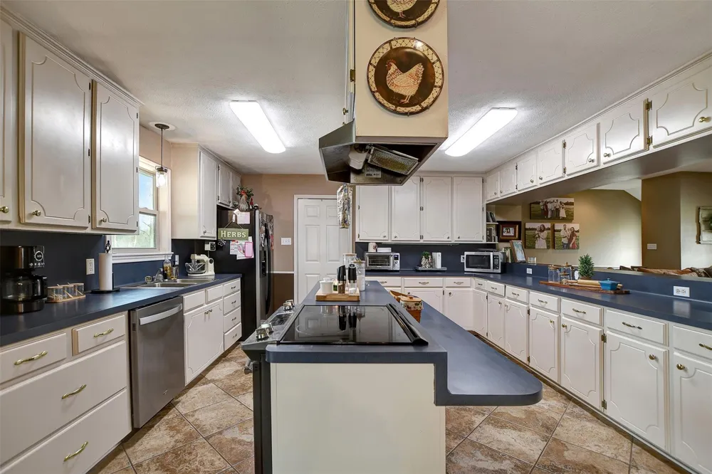 599 County Road 295 Garrison, TX 75946