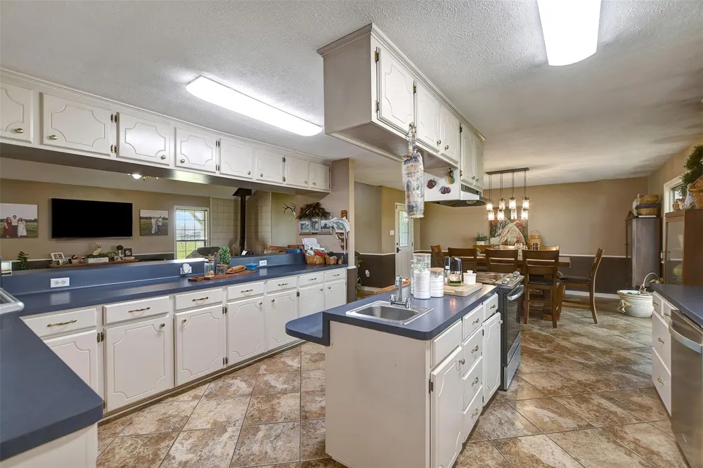599 County Road 295 Garrison, TX 75946