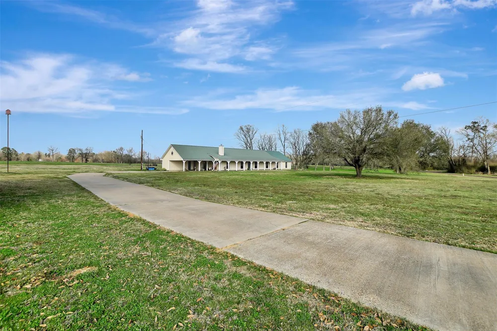 599 County Road 295 Garrison, TX 75946