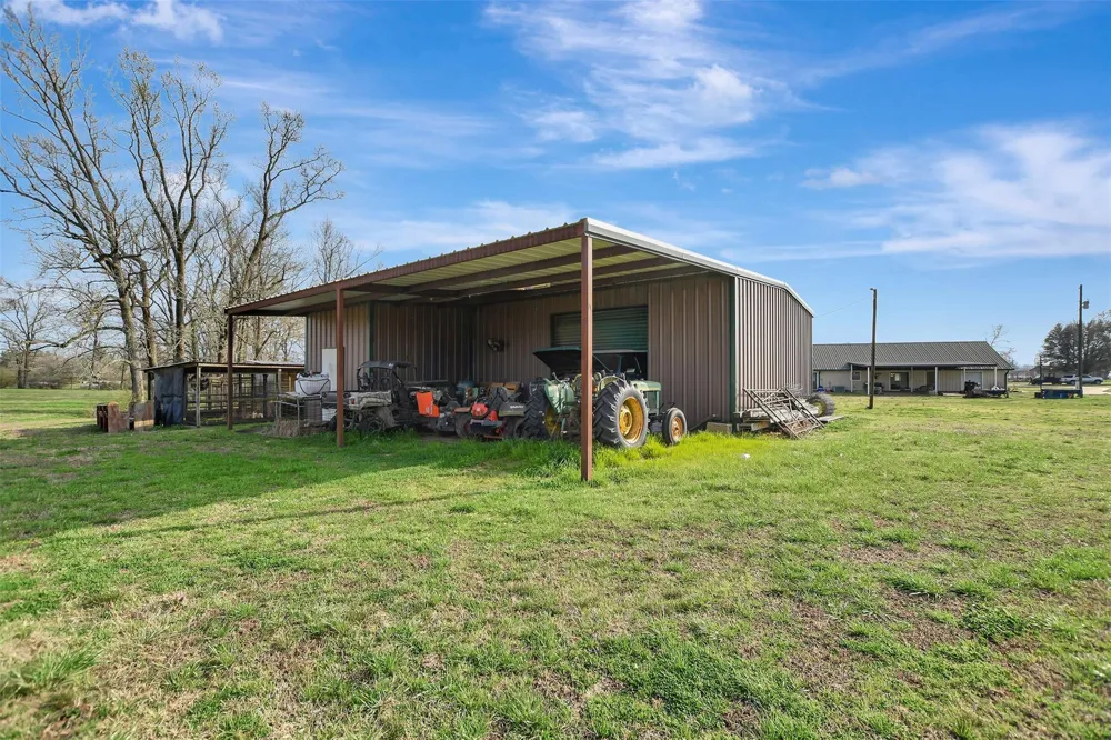 599 County Road 295 Garrison, TX 75946