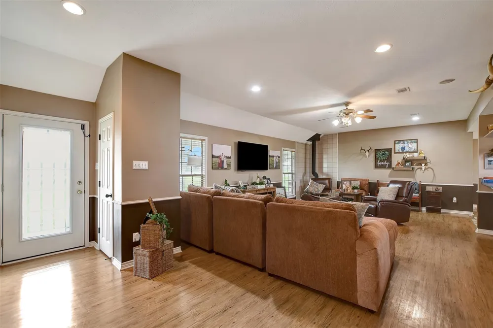 599 County Road 295 Garrison, TX 75946