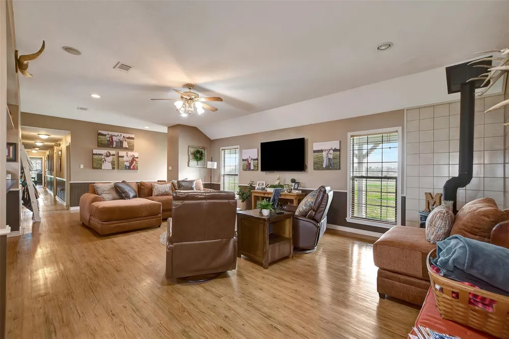 599 County Road 295 Garrison, TX 75946