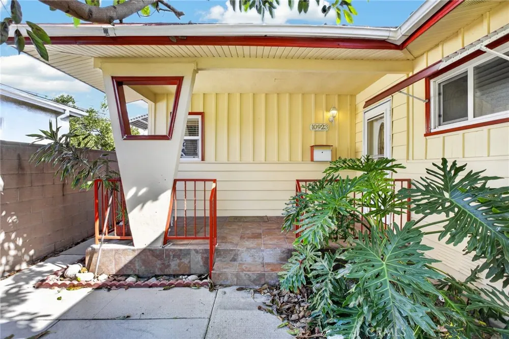 10923 Belcher Norwalk, CA 90650