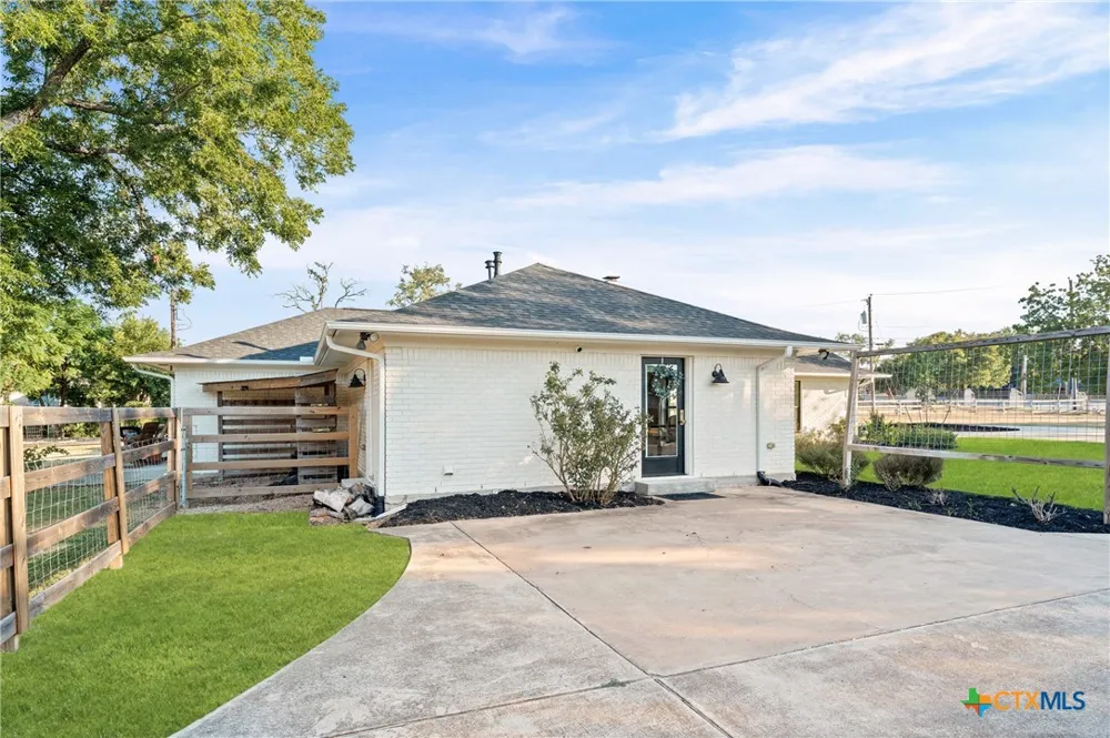 1515 Lake Road Belton, TX 76513